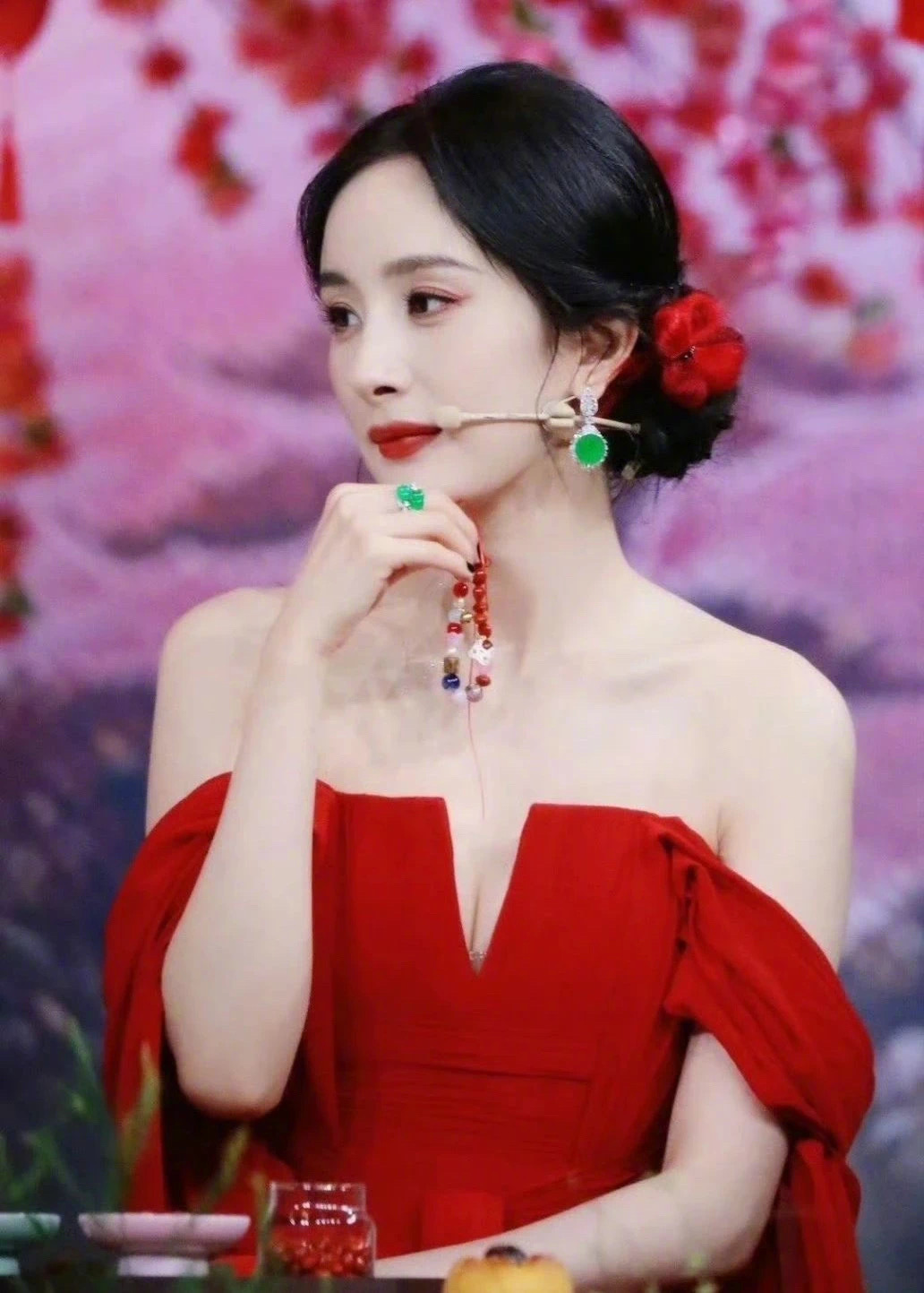杨幂到现在都还能继续接到S级的项目还是因为当年《三生三世》对她的助益，只不过现在
