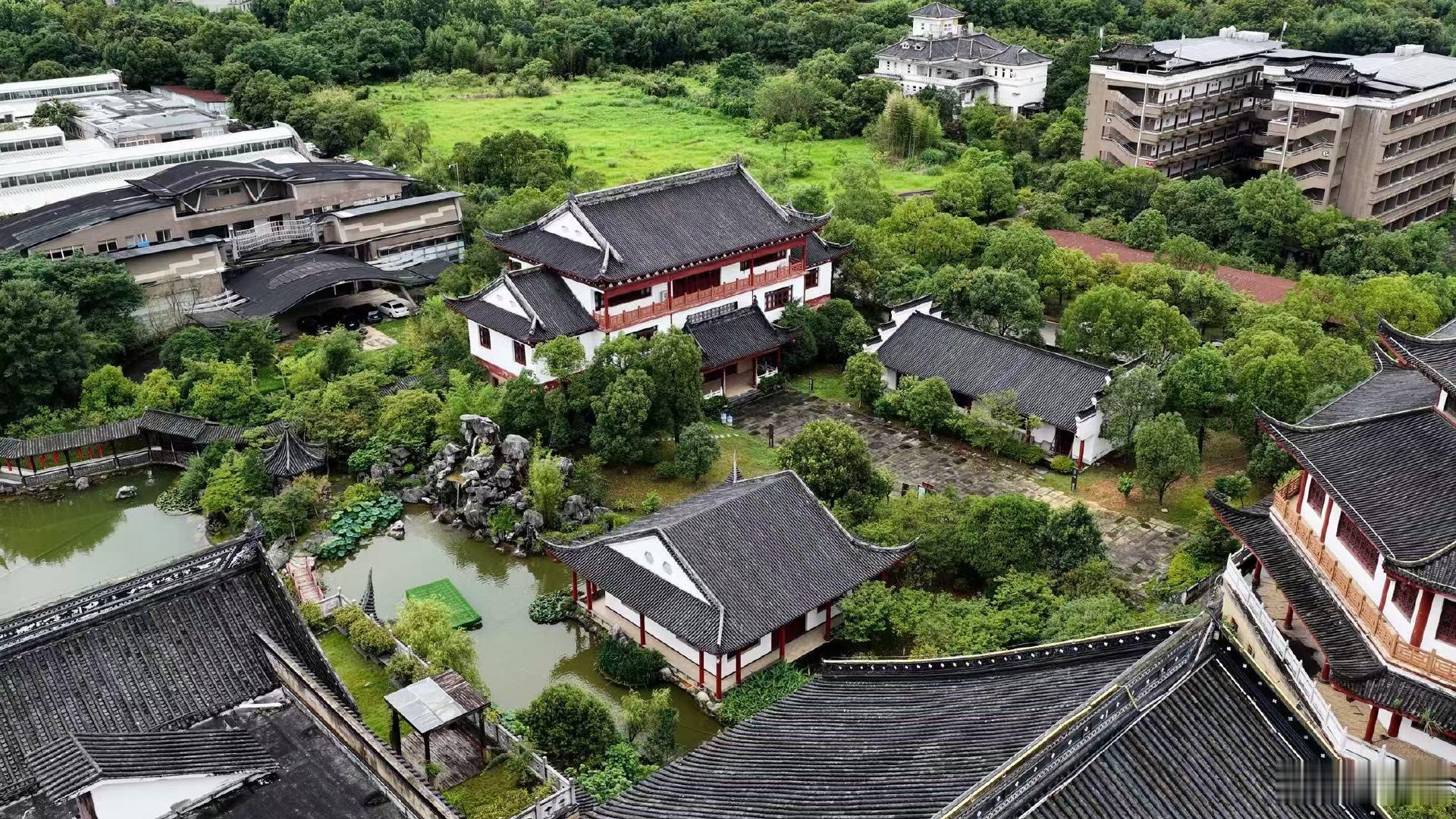 古诗词里的世界文化遗产循着古诗词奔赴画卷般的世界文化遗产，张骞持节踏遍黄沙丝路，