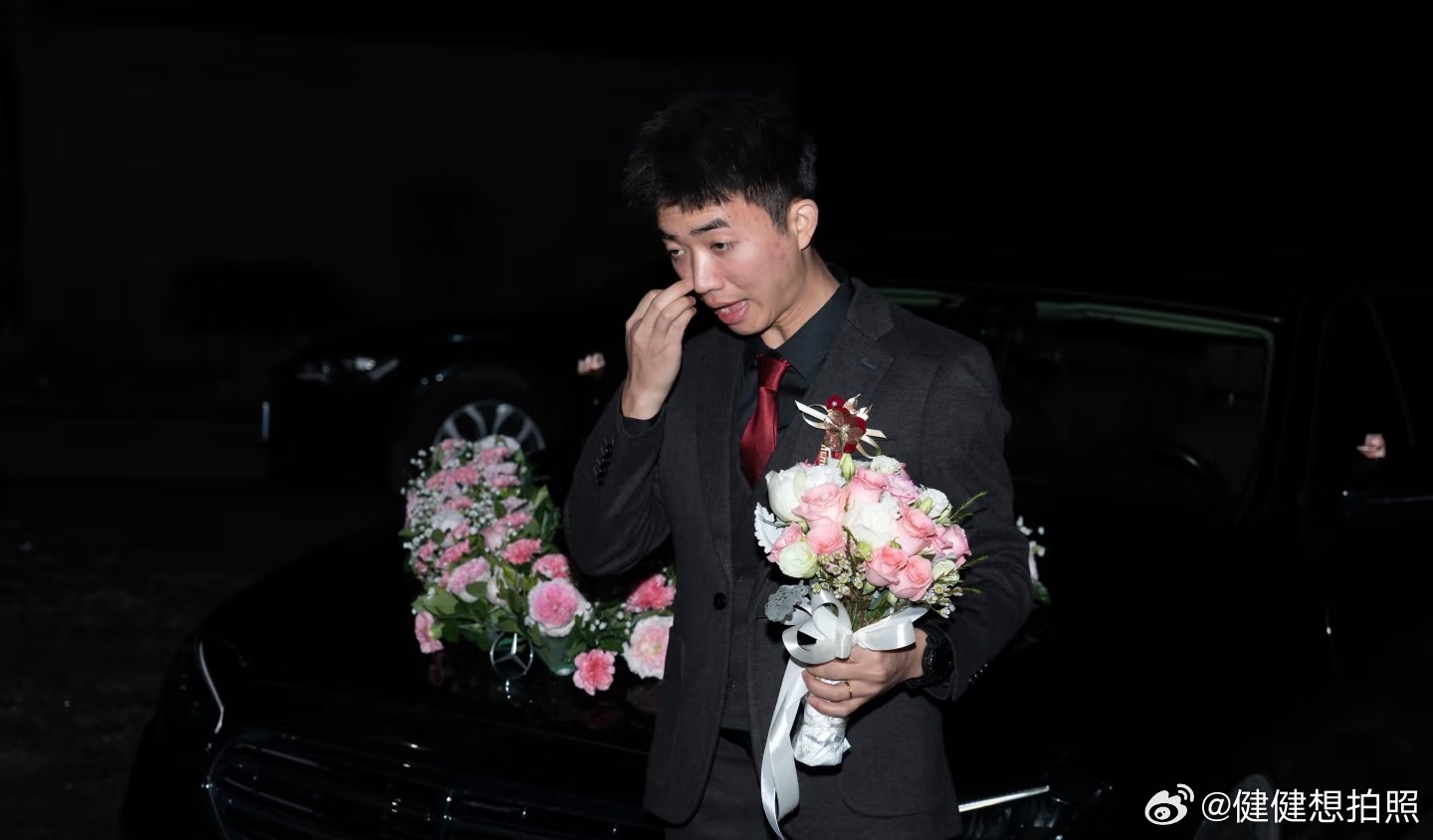 拍完婚礼朋友不理我了 