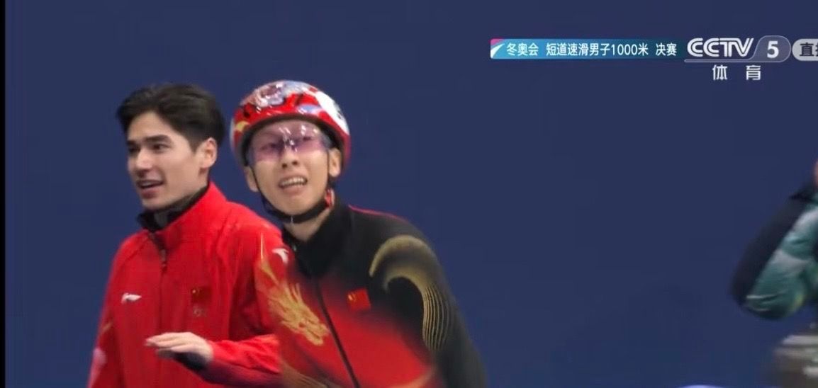 刘少昂 运气为中国冬奥健儿加油短道速滑赛场运气难料，刘少昂半决赛遭对手意外摔倒干