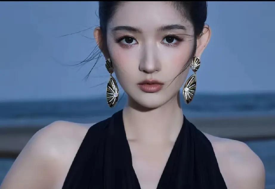 报到啦！姐妹们，今天我就是那个在星光大赏帅炸天的厉害女人！一走进那闪耀的会场，我