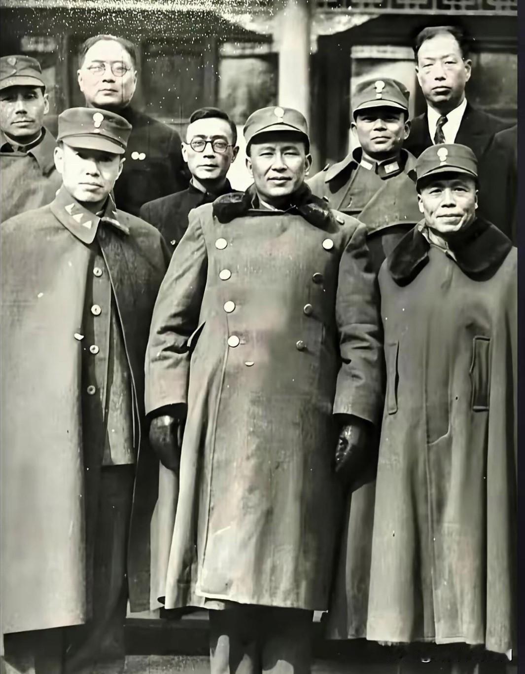 这不是影视剧里的演员人物，是实打实的抗日战争时期，台儿庄大捷后，在第五战区司令部