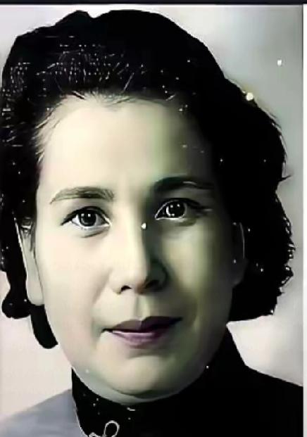 44载坚守！
她变卖嫁妆抚养儿女，
只为那空相框中的一句誓言

1950年的台北