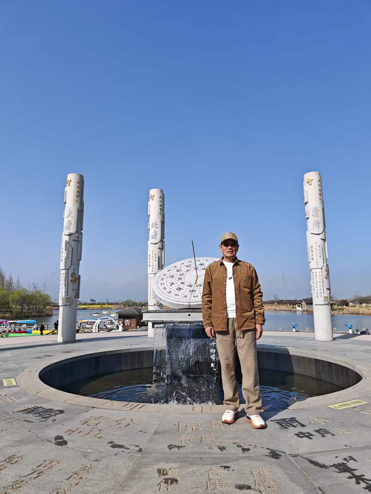 分享一下你随手拍下的照片风景如画，大自然给人们的最佳礼物。油莱花如金子一般。