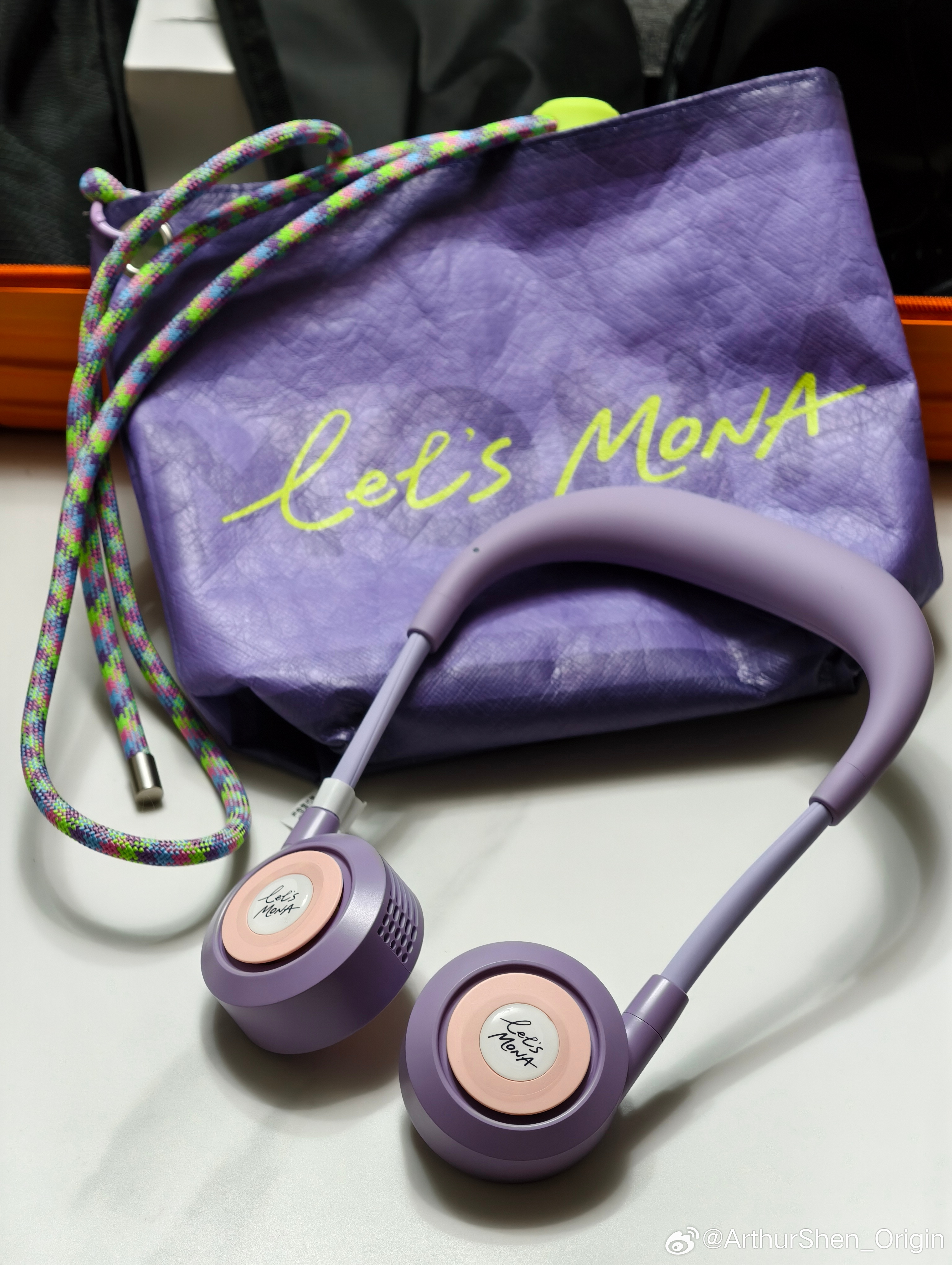 去北京看小鹏 MONA L03 的首秀，那就抽个MONA的挂脖风扇吧。「点赞+关
