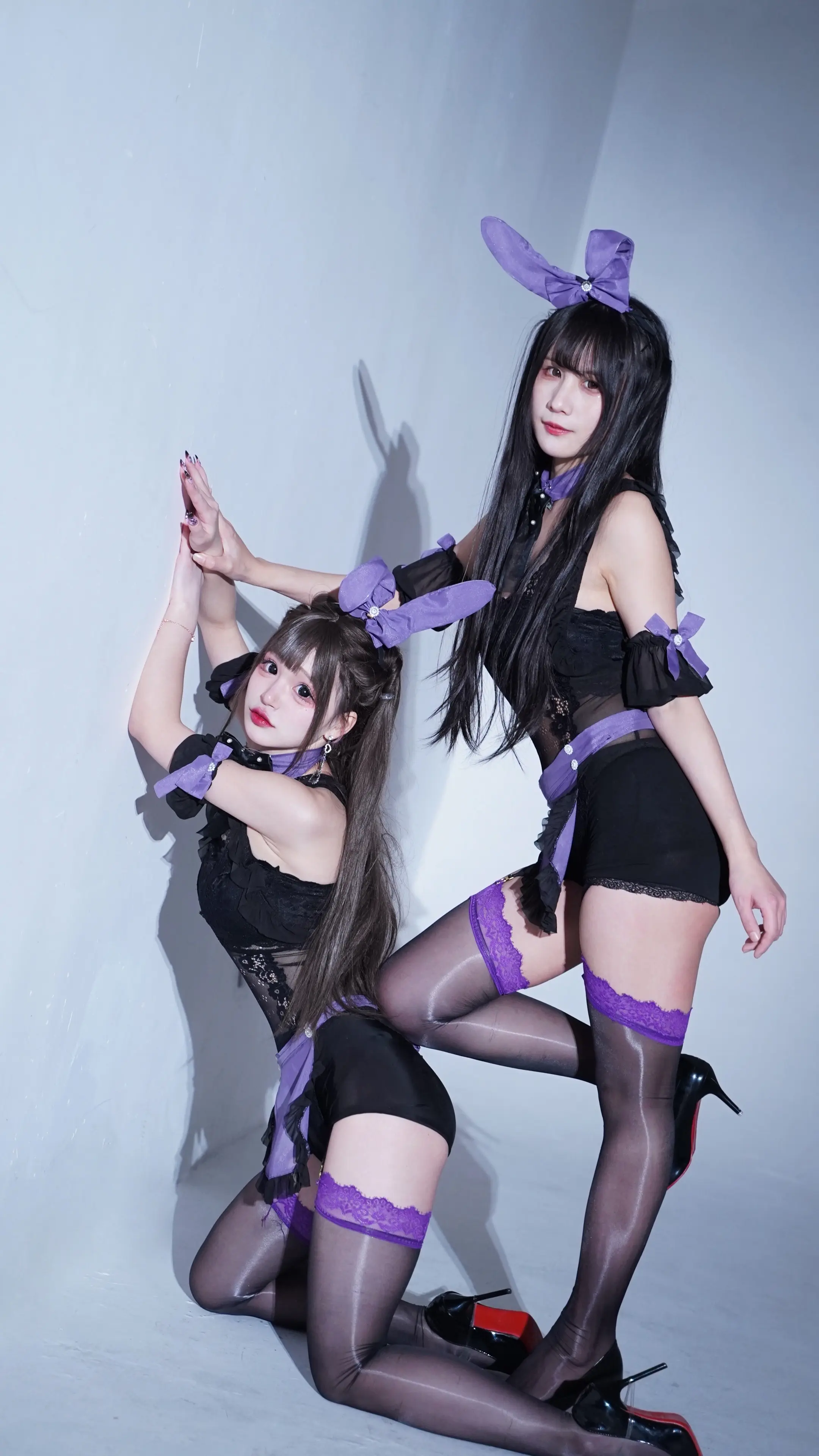 她们是女同事吗？