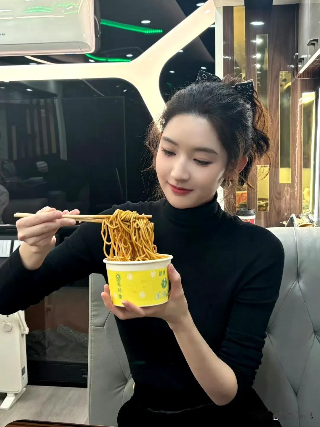 王玉雯，王姐穿黑色真的好好看