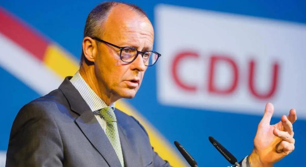 德国总理默茨今天（北京时间3月4日）发文写道：“很高兴再次见到你，特朗普总统。艰