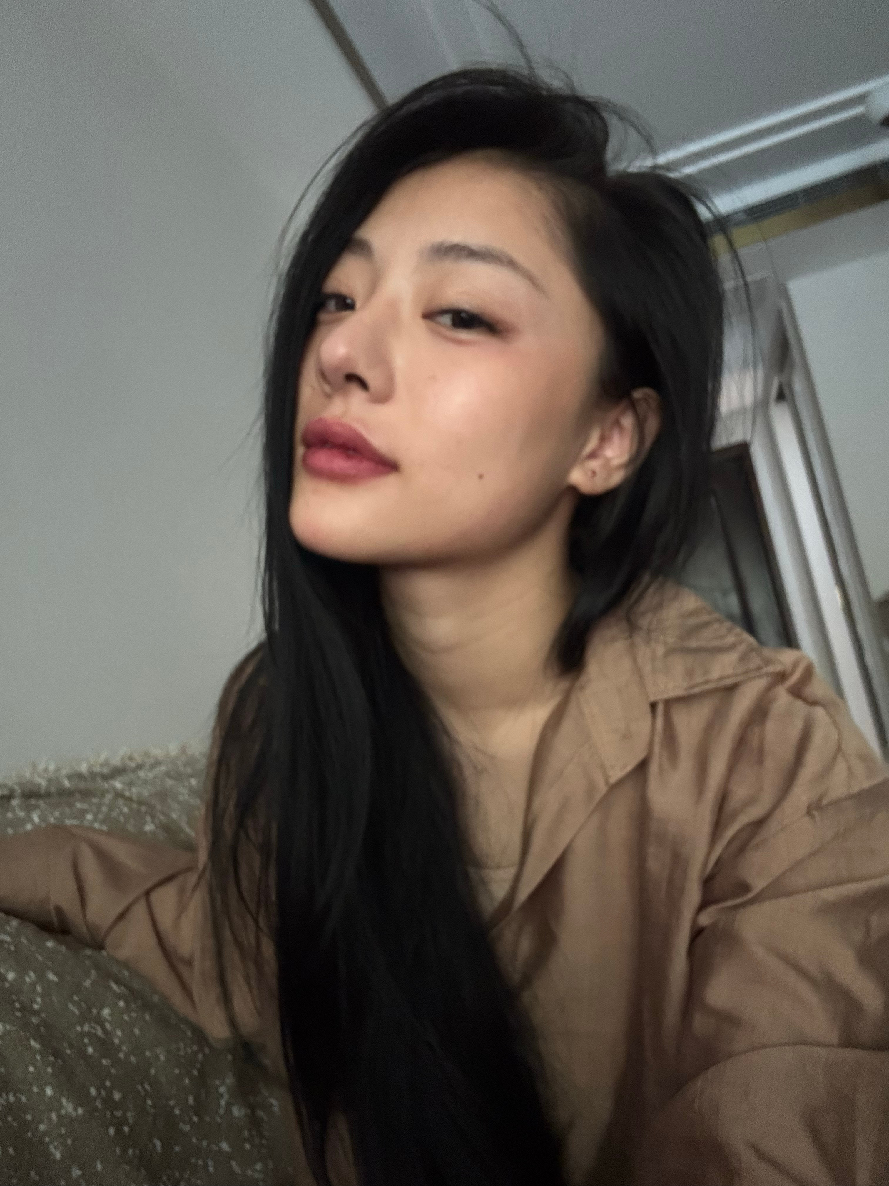 我宣布用撕拉唇线笔画阴影真的太失败了，洗不掉了，我将这样灰头土脸过一周 