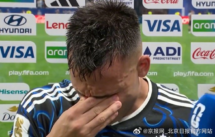 【#劳塔罗赛后哭了#】#劳塔罗替补神兵# 凭借替补登场的劳塔罗的头球绝杀，阿根廷