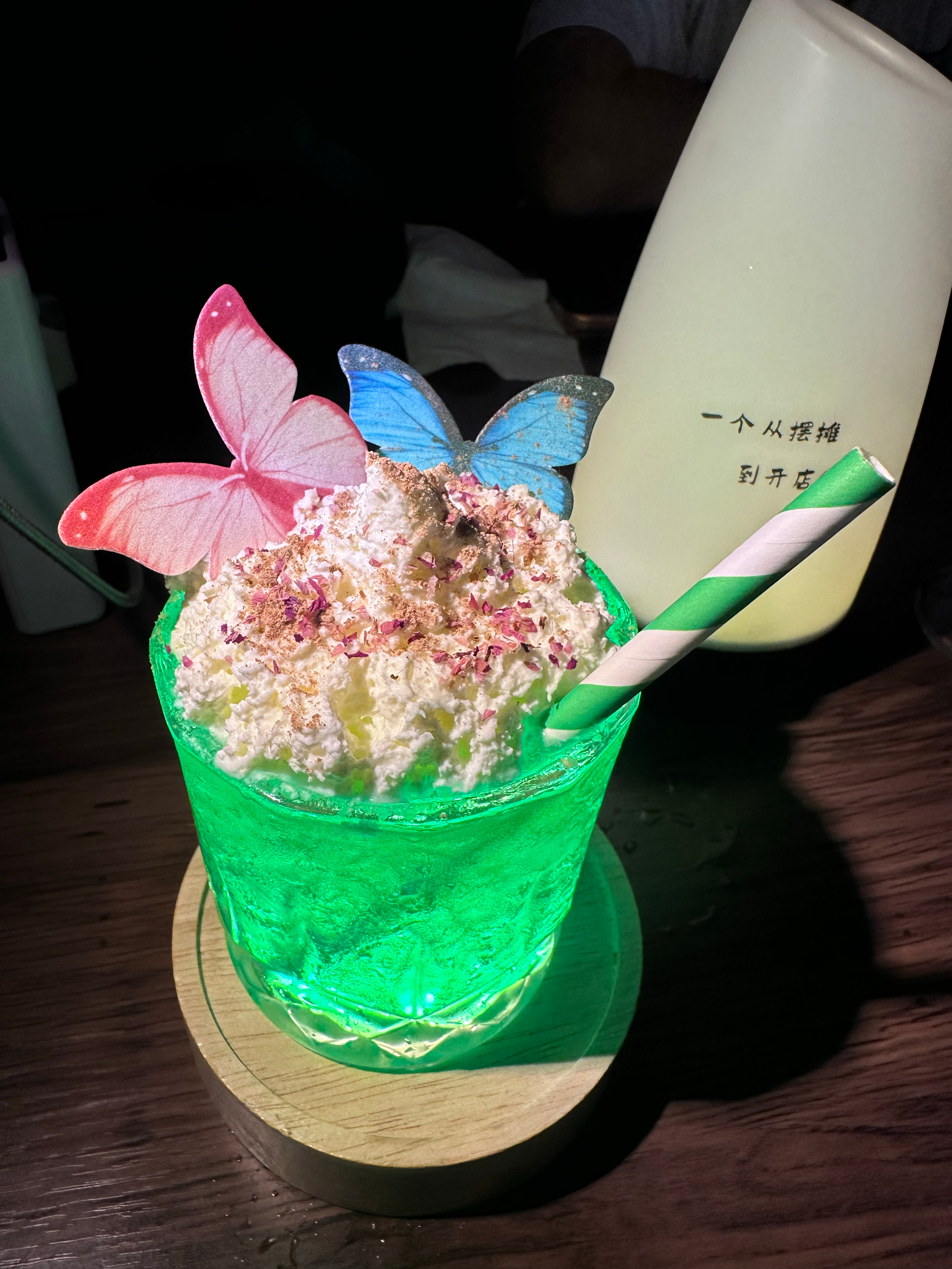 阳光信用  相信自己，你比想象中更强大。生活就像清晨的阳光，即便偶尔被云层遮蔽，