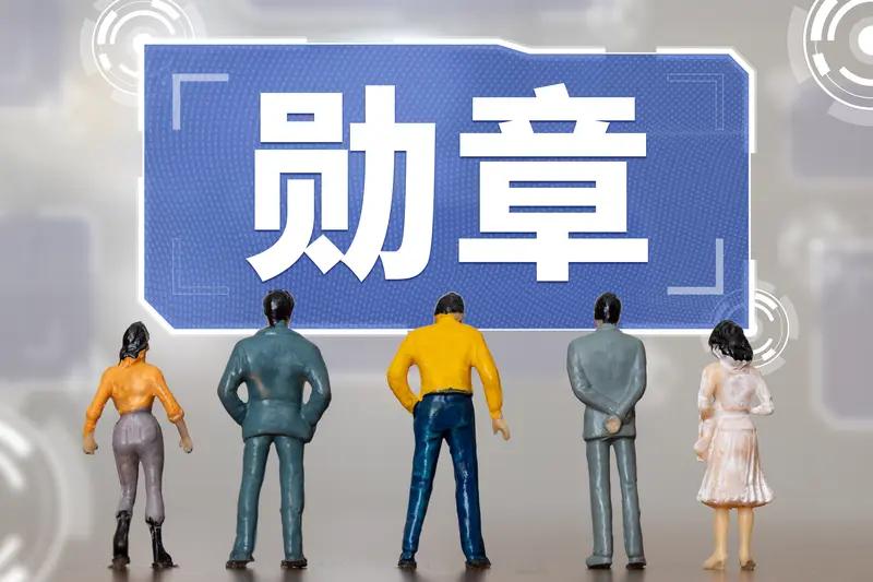 在头条混的这段日子，收获还真不少！我已经破百赞啦，还解锁了4枚荣誉勋章，从啥都不