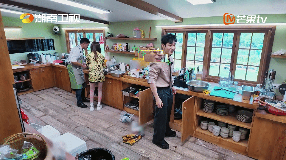 果然，黄晓明就是天生的爆梗达人，关键是搞笑还不自知这是最好笑的，一句“是我生锈了