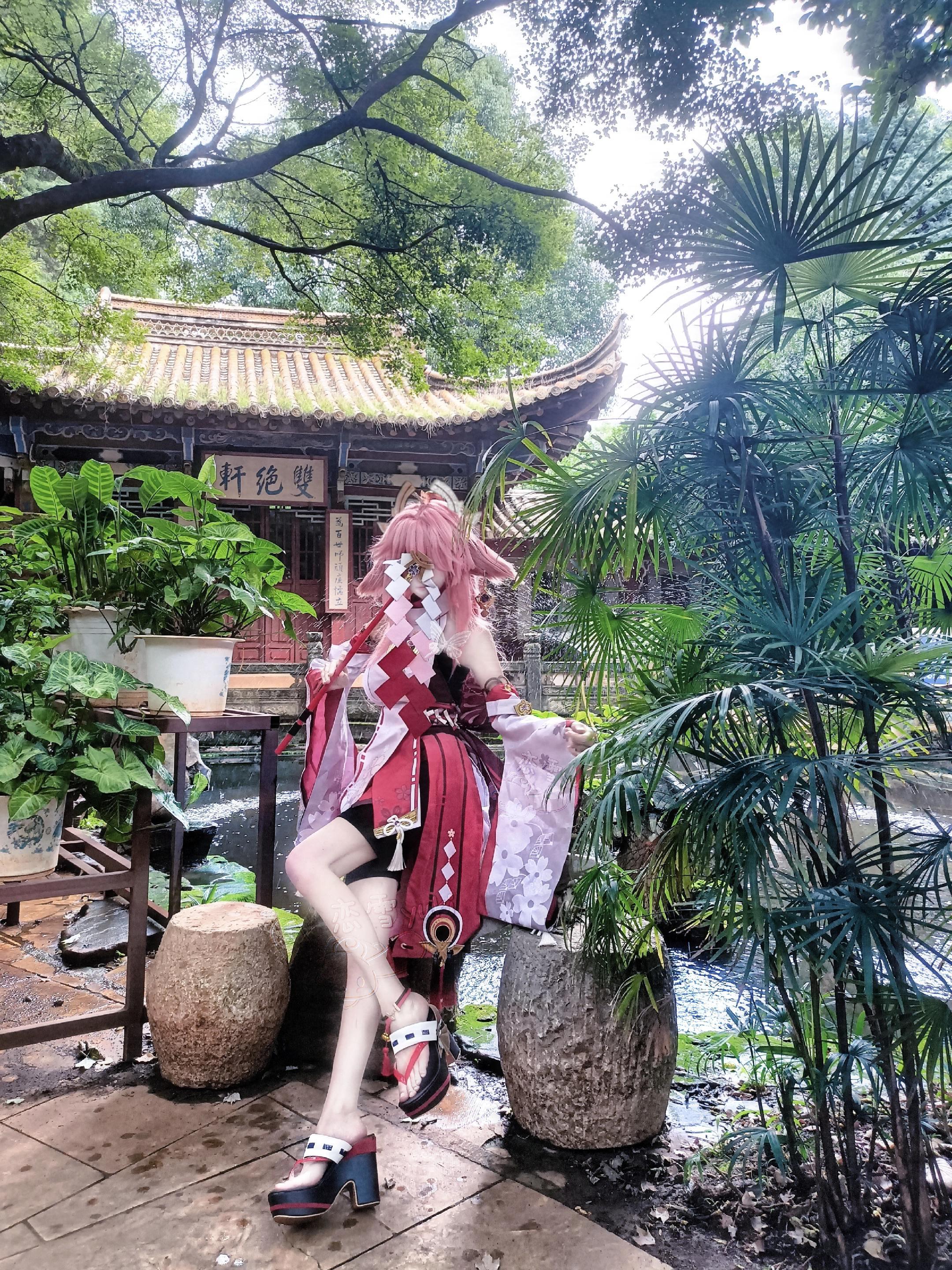 梦中情路雨纷纷，梦外胡笳声阵阵。八重神子cos原神