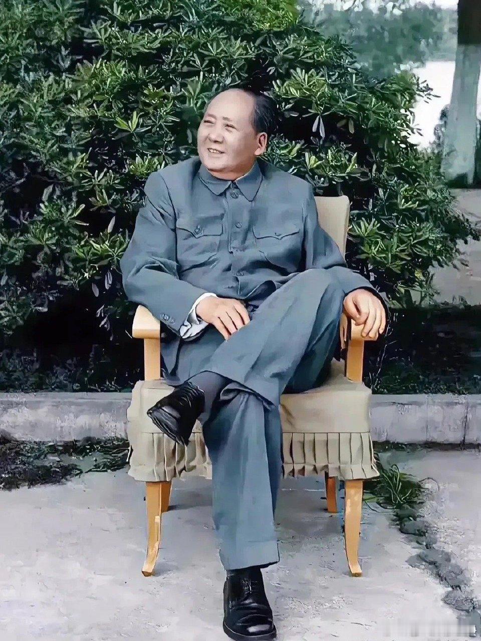 长久以来社会上谣传说：批判“睡在我们身边的赫鲁晓夫”是为了夺权。这是何等荒谬的流