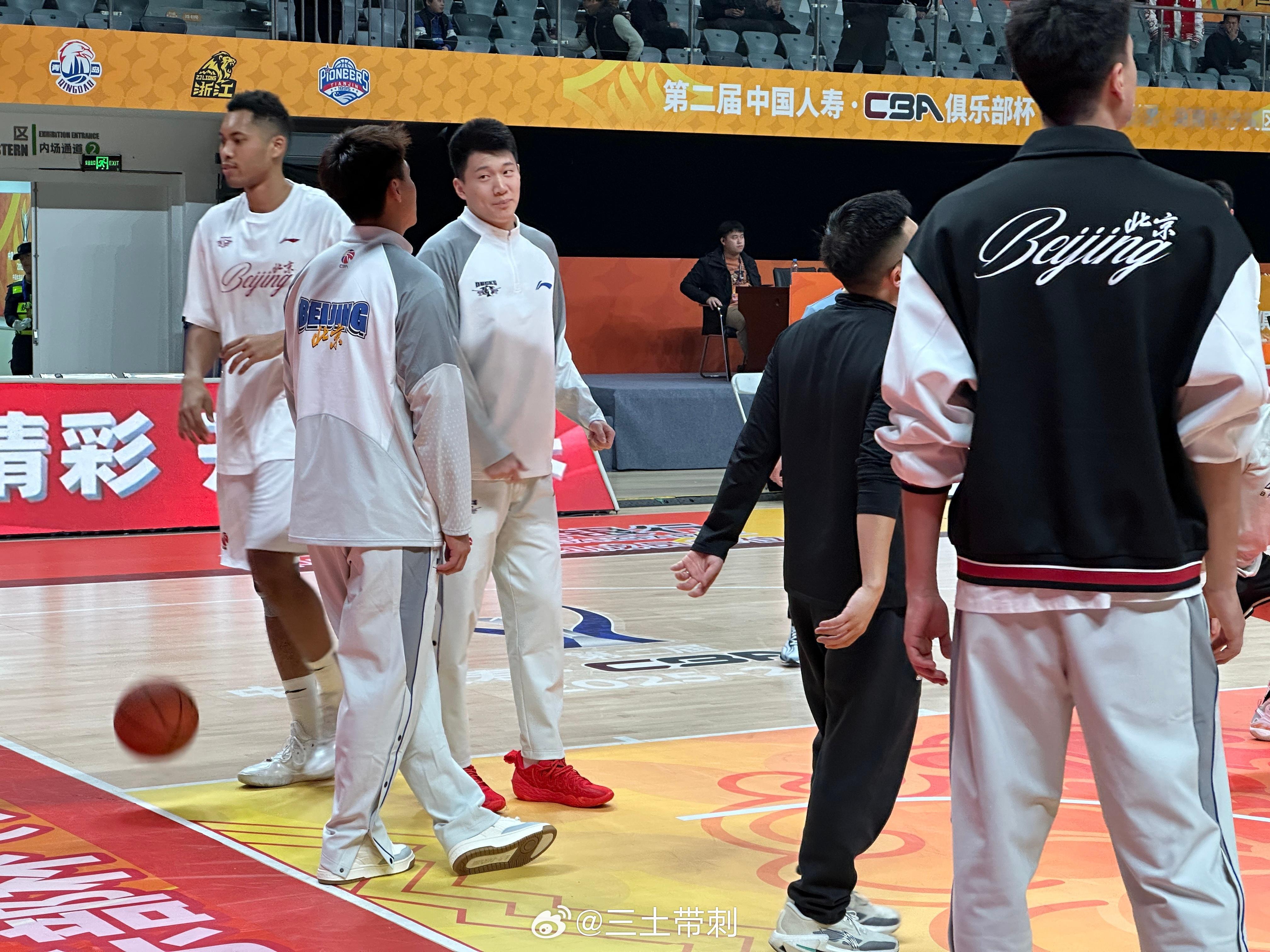 CBA俱乐部杯赛 今晚又是捡球的赵睿！陈盈骏、马帝昂打！ 长沙·贺龙体育馆