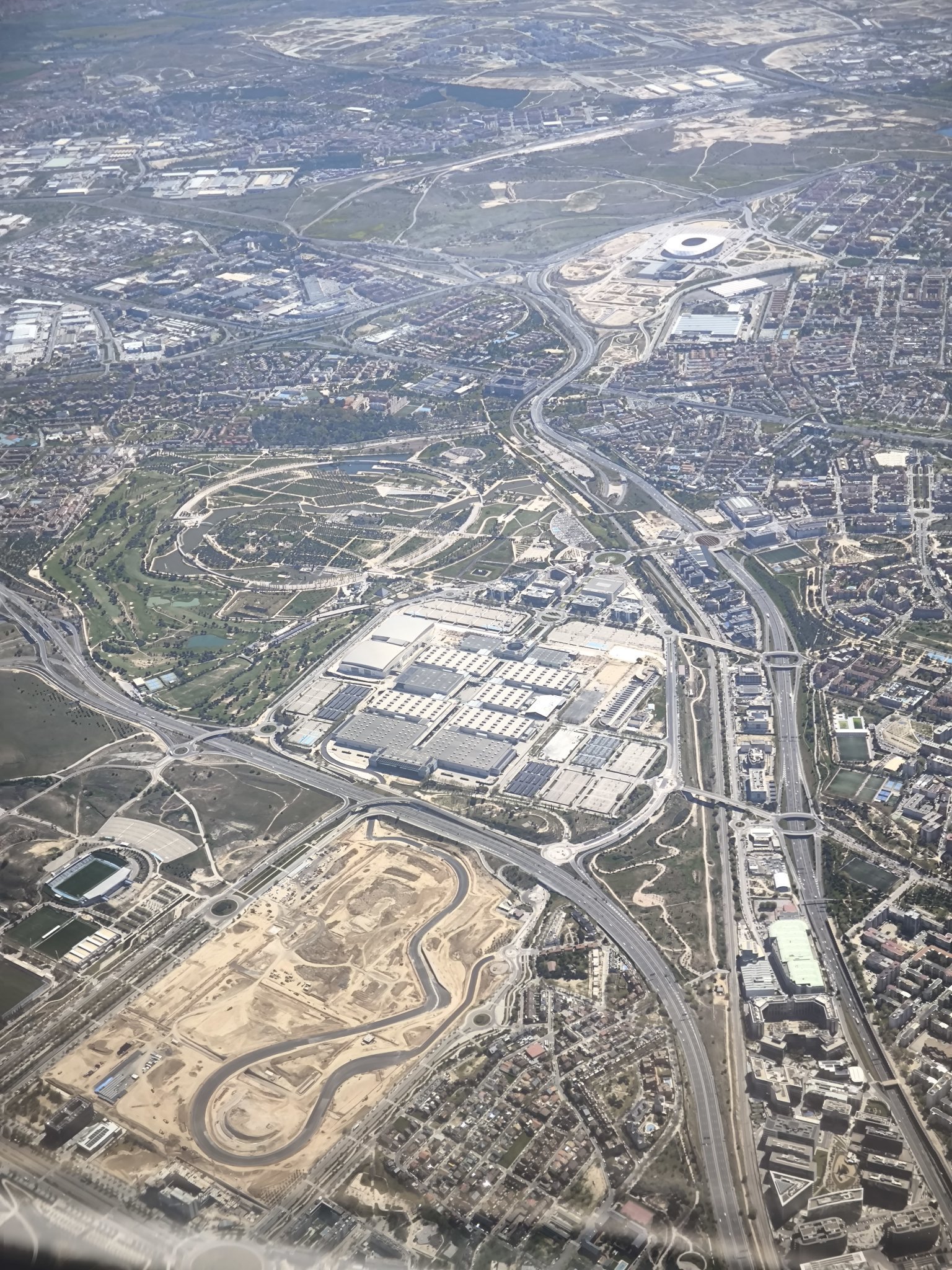 从空中视角拍摄的西班牙🇪🇸马德里环的现状👀，距离F1开赛还有5个月的时间F