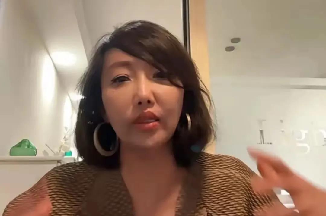 就想问那些不停的在网上骂她的那些人是怎么想的？
沙白自己决定结束自己的生命。是花