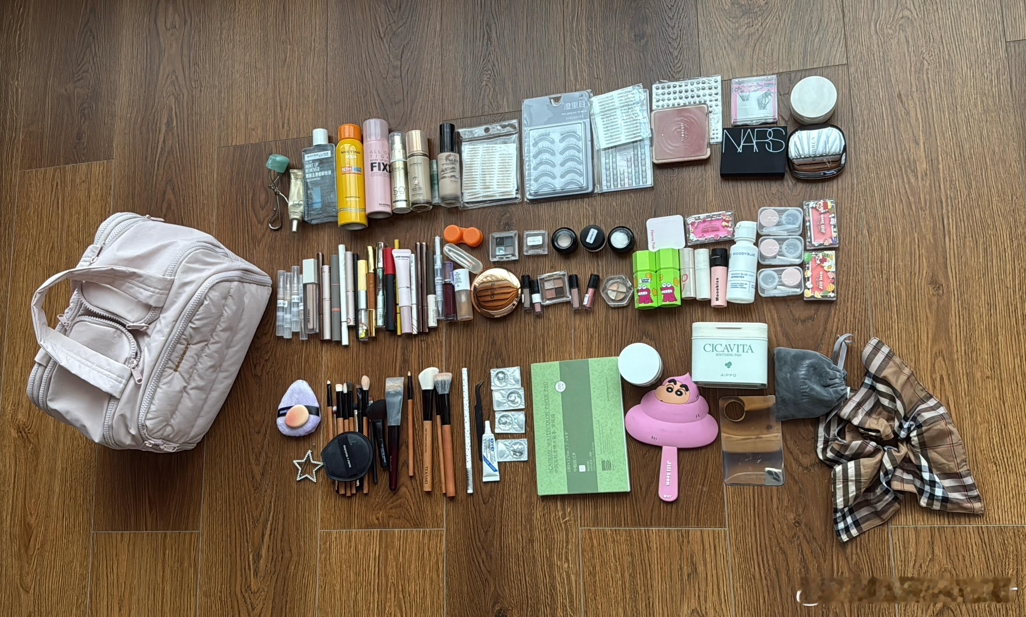 这化妆包太能装了！还能装下我的水彩和水彩本 值[许愿星] ​​​