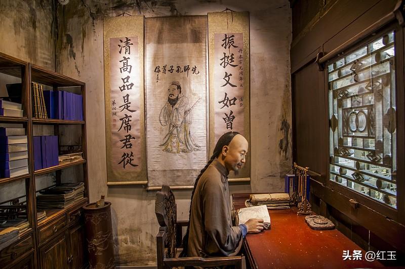 小时候读杜甫《江年逢李龟年》，觉得很美，是一个老友重逢的场面。也记不得老师讲的啥
