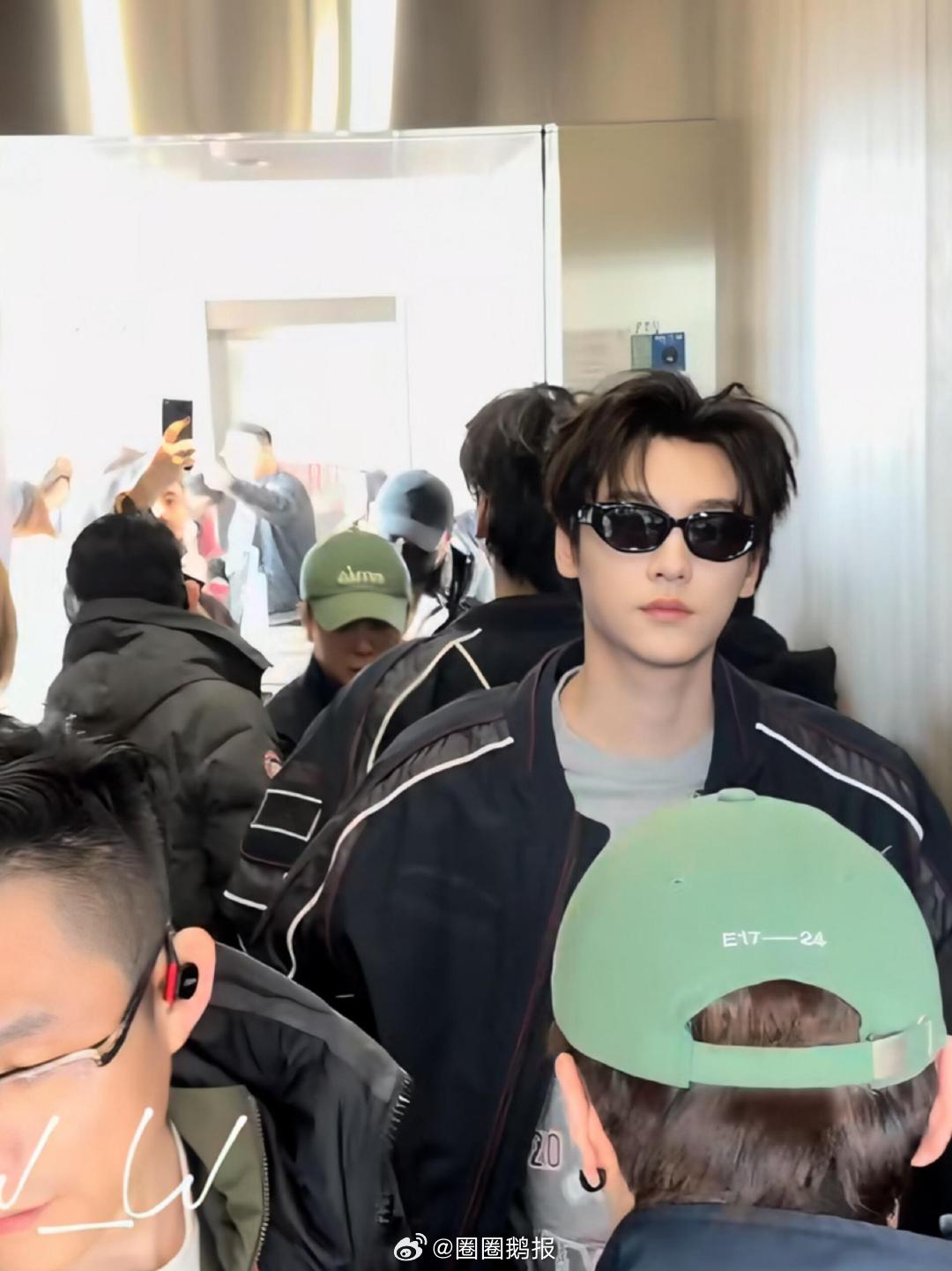 田栩宁这么近的生视频末日来了躲田栩宁怀里！！！！好近啊 