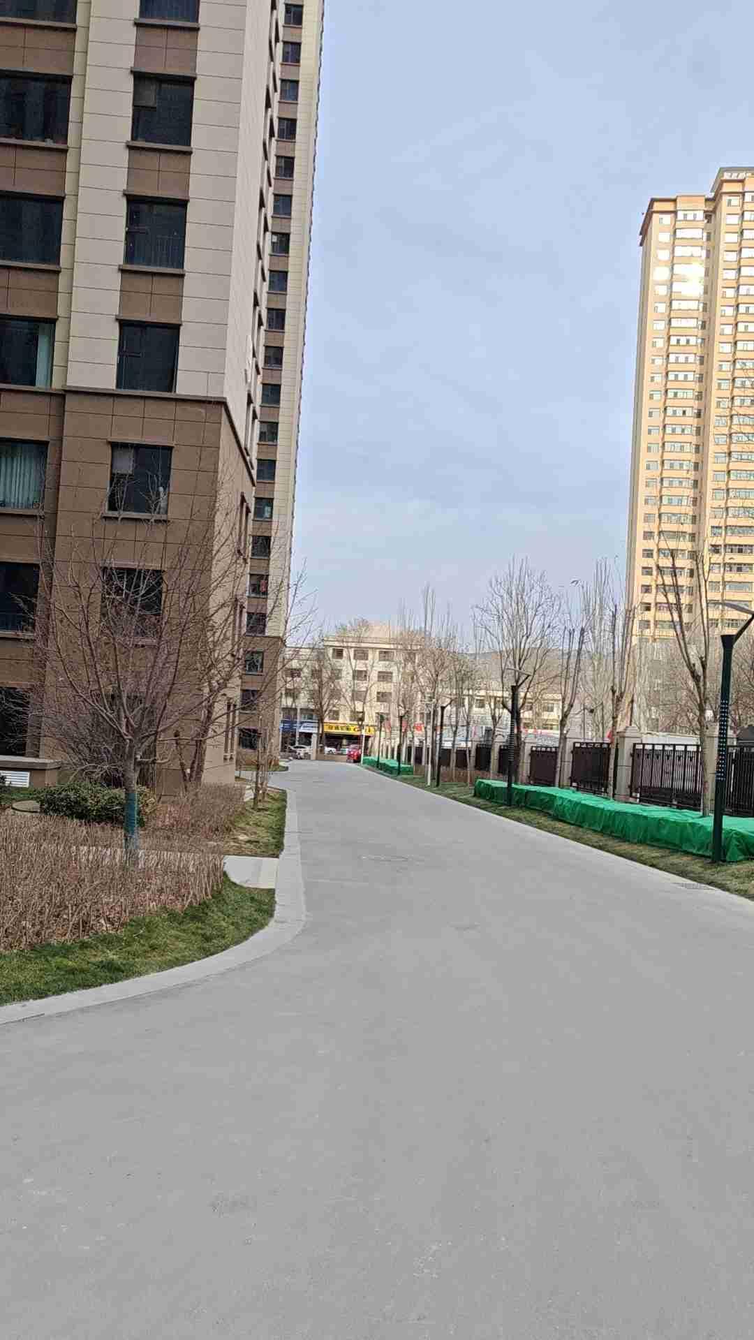 我的今日状态：😁轻松愉快
我这里的天气：☀️晴天
最近的天气情况一直都是晴天，