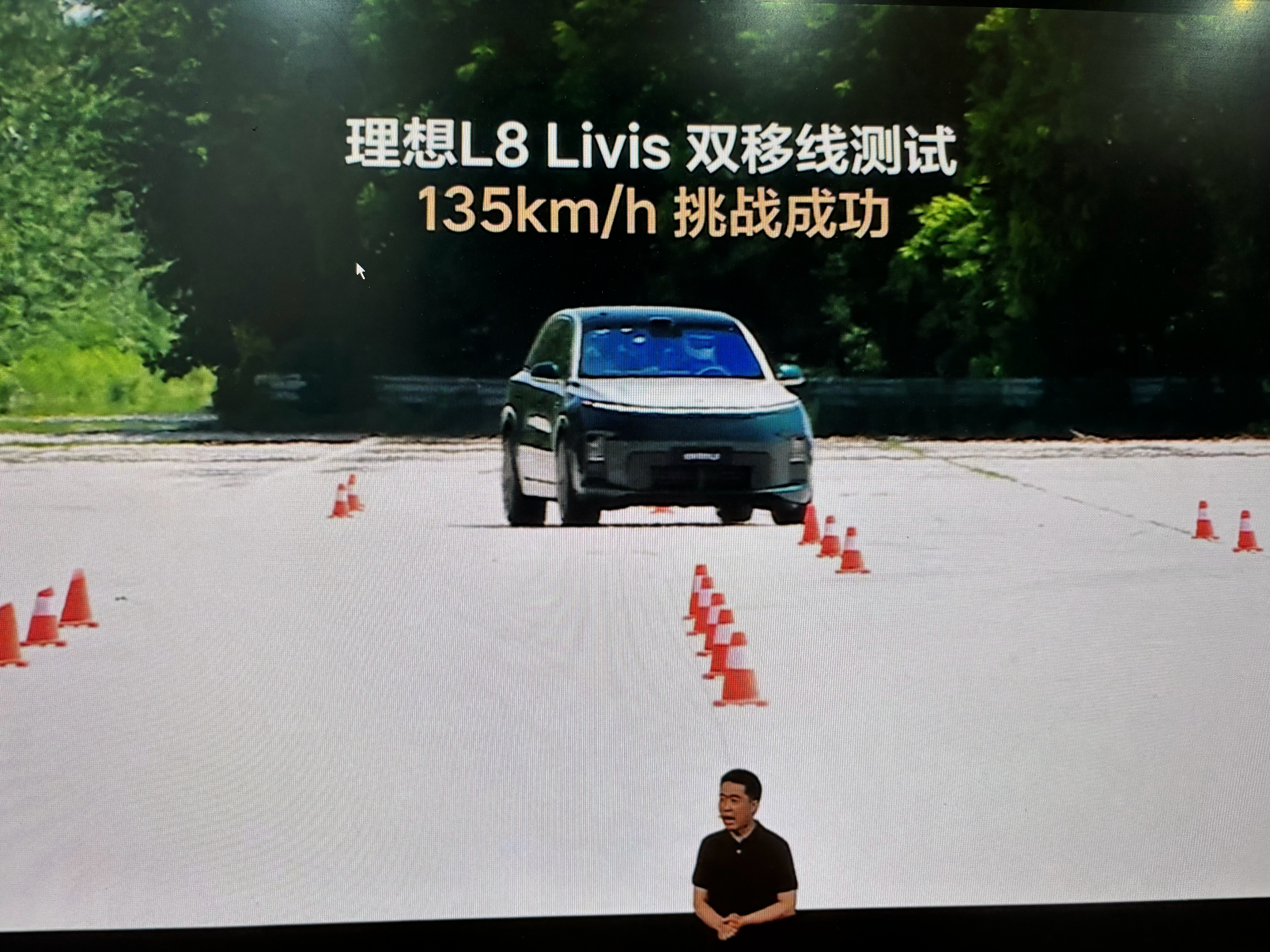 谁还说理想没操控，理想L8 Livis 双移线135km/h！ 