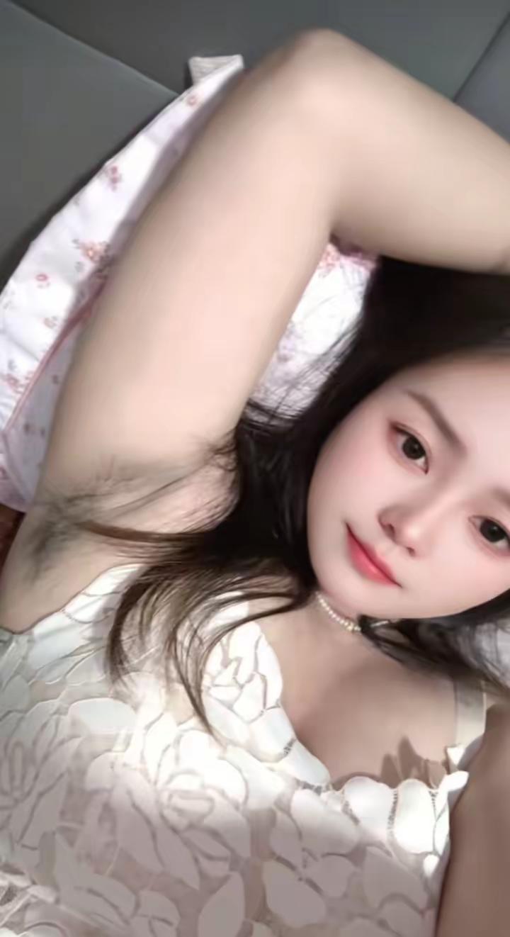 人都是刚认识的时候最好、热情而虚伪、新鲜又浪漫、从早晨的阳光聊到深夜的晚餐，可是