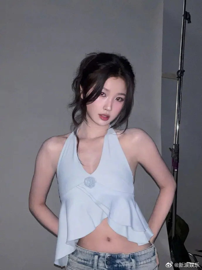 7日，《双轨》剧组工作人员开直播称 拍戏过程中不情愿下水，引发热议。随...