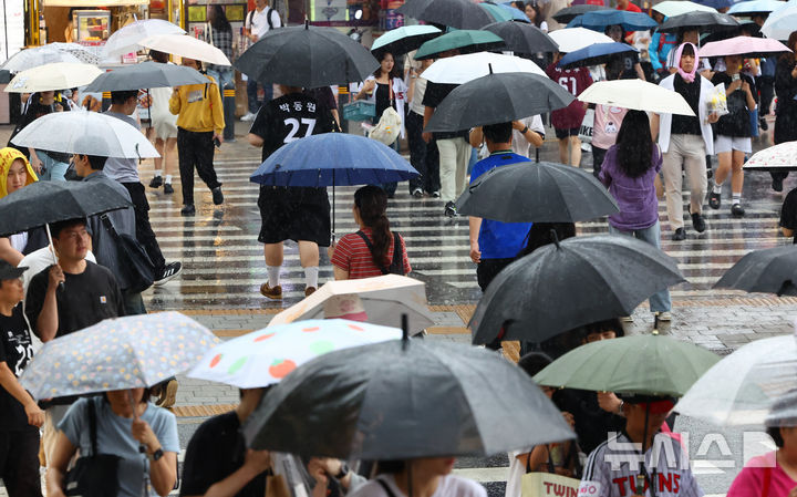 【韩国今日多地迎强降雨！伴雷电、冰雹，最高气温31℃】海外新鲜事热点现场 周四（