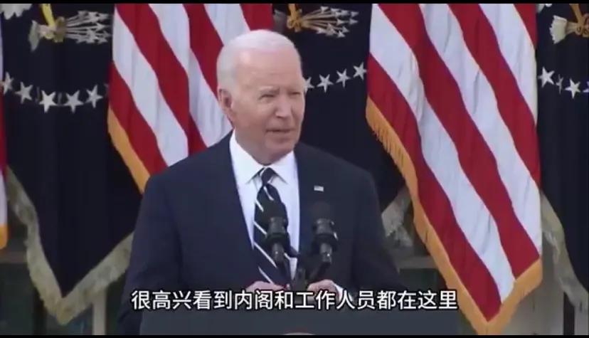 又看了一遍拜登三天前发表的全国讲话，拜登当时表示他已经祝贺了特朗普当选，并且承诺