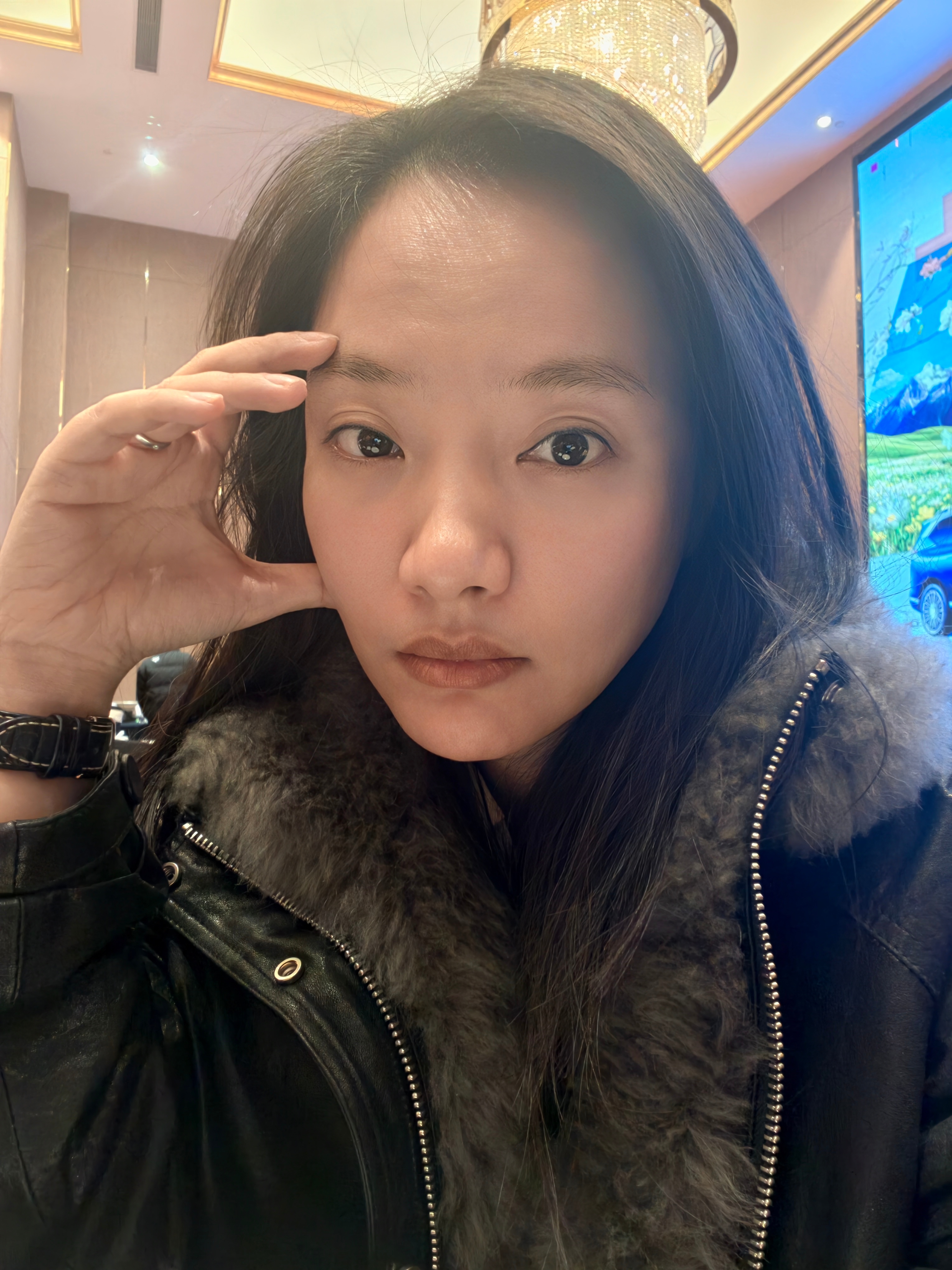 这次来拉萨比以前到海拔5000多都难受。一下午也没缓过来，头疼