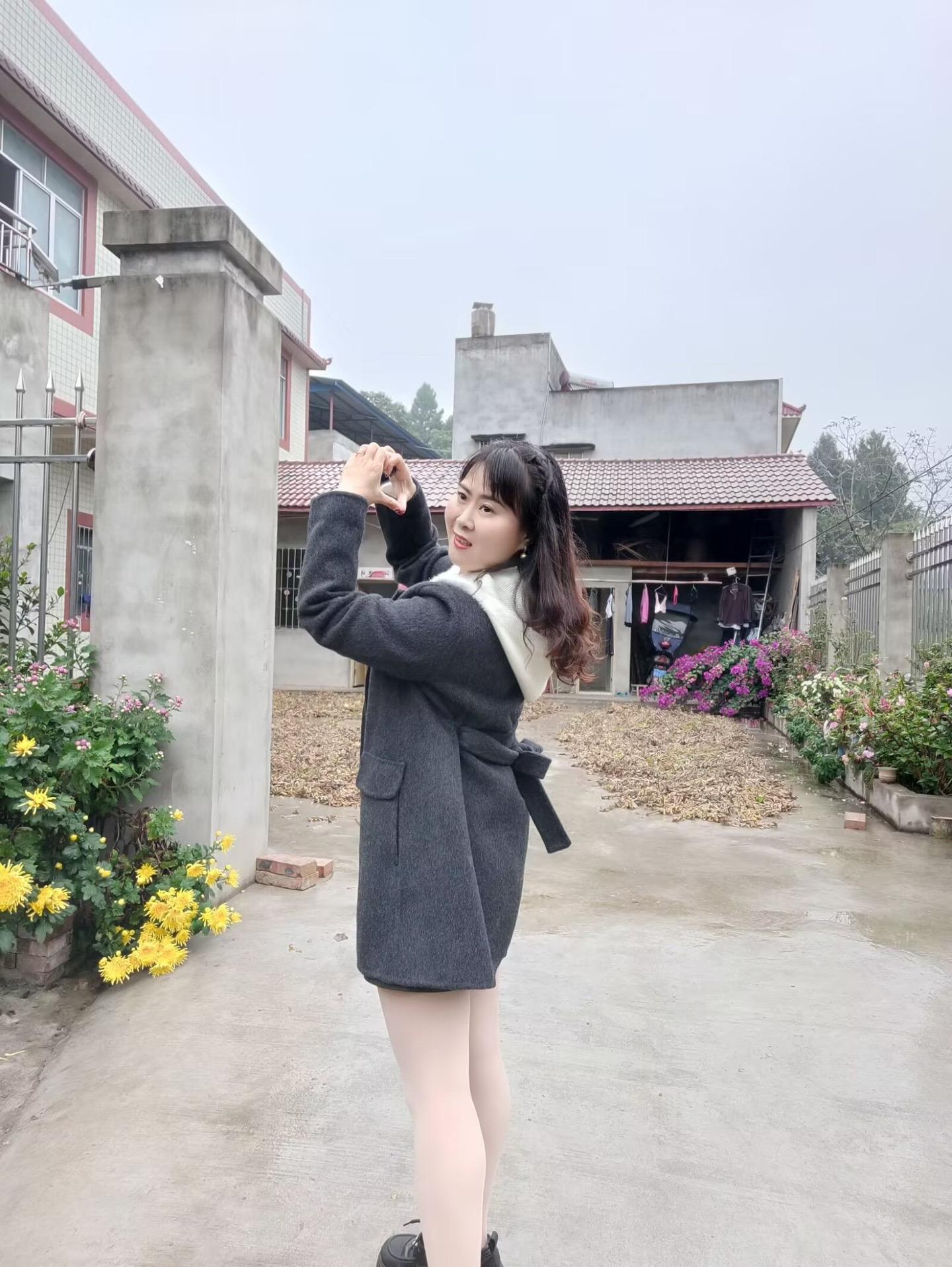 我若不在乎你，你又怎能伤我。我若不相信你，你又如何骗我……
