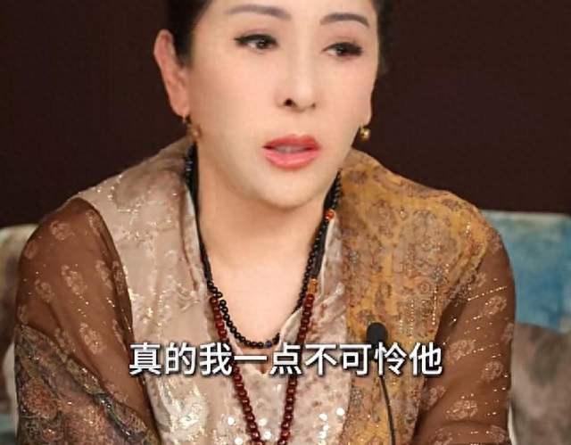 1. 向太谈许家印判刑：满头白发我不可怜他，他眼神闪烁早暴露心虚