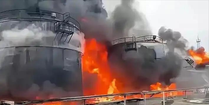 当地时间5月7日，一架本该飞向俄罗斯纵深的乌克兰攻击无人机，却在夜空中偏离航线，