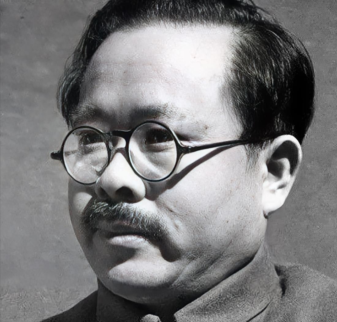 1928年10月，任弼时被捕，敌人派兵将他押往安庆。船上，许多旅客上前围观。任弼