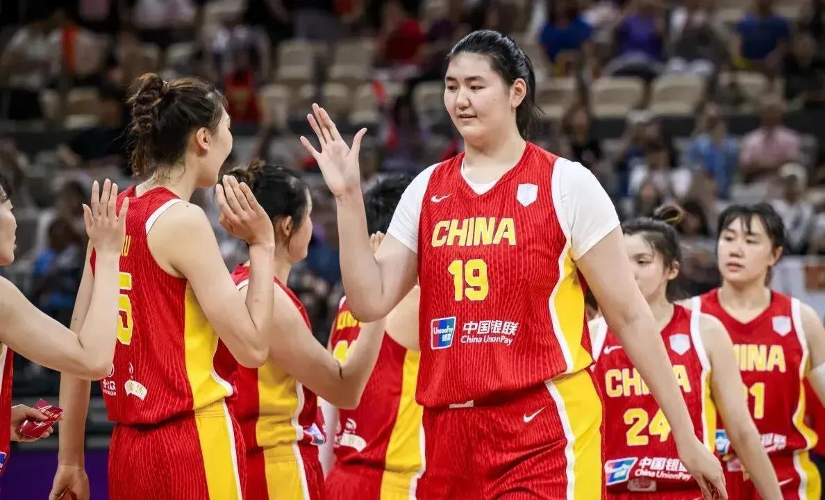 女篮又要两个月集训！这次李梦会不会入选？为何国字号球队要这样长期集训呢？其他国家