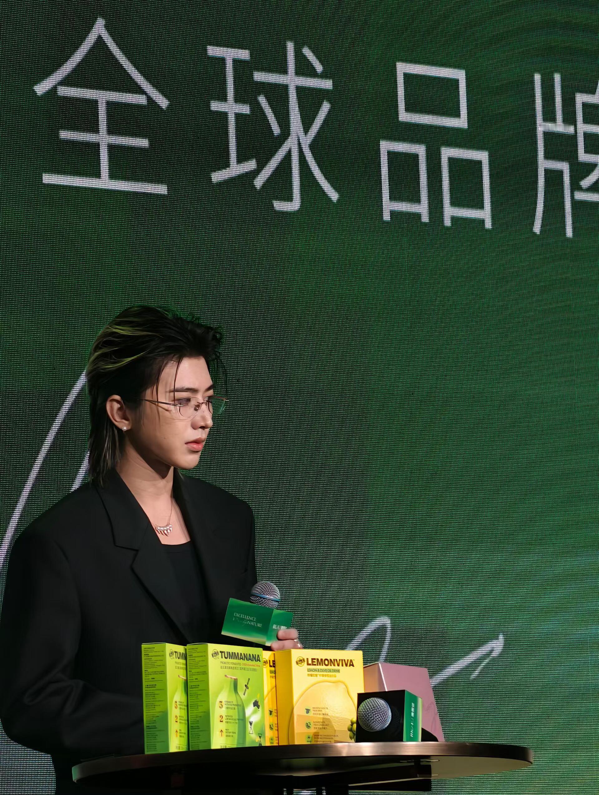 路人生图也太美了吧？？？蔡徐坤bioe澳百亿品牌全球代言人