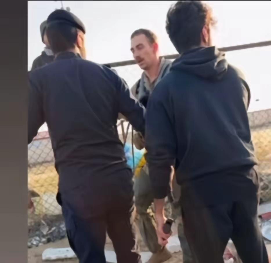 [呲牙]美军证实3架F15战机因“疑似误击事件”坠毁。一架误击我信，三架误击，我