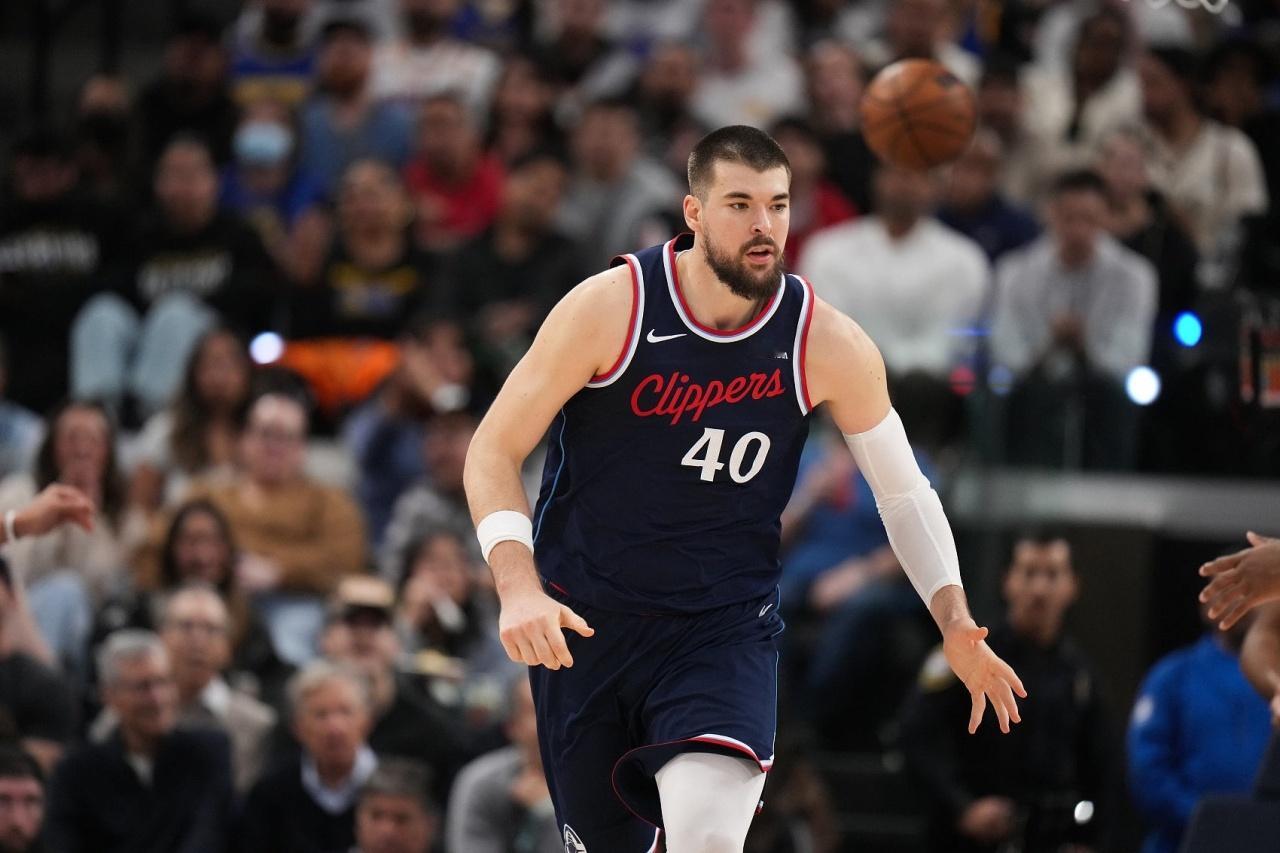 Tomer Azarly报道，祖巴茨被认为是快船最有价值的交易资产，当快船此前处