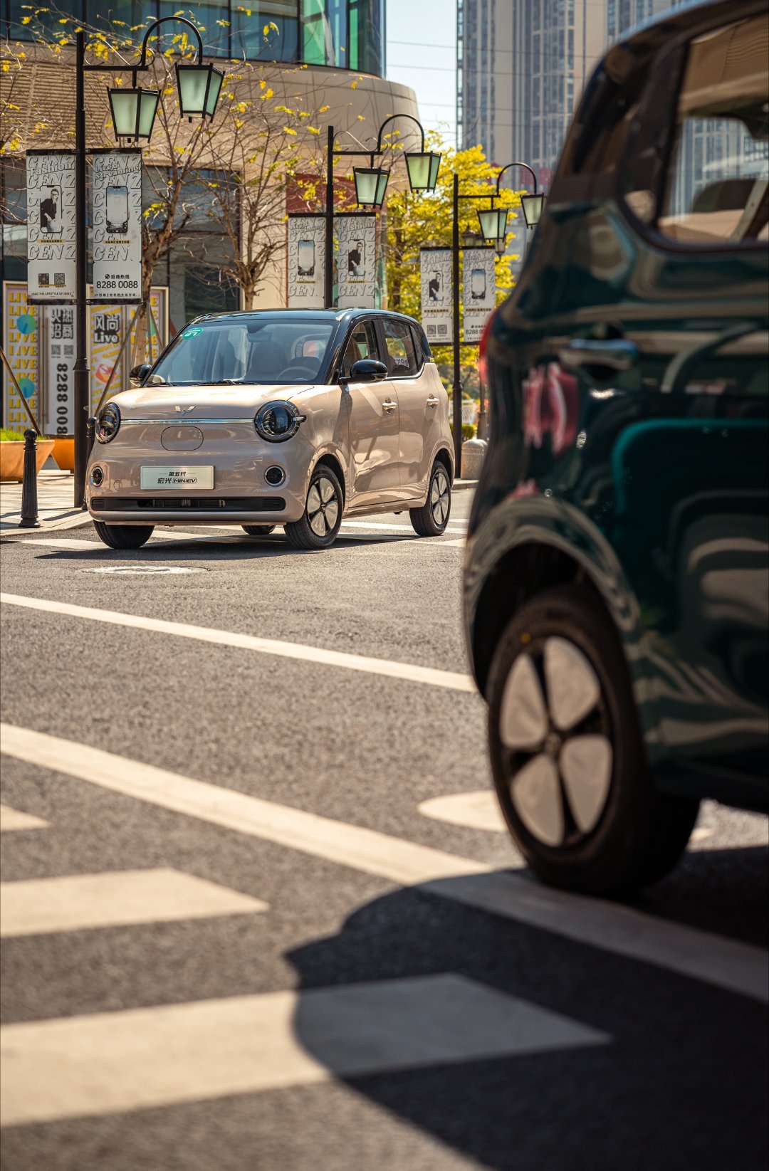 大v聊车 今天拍摄有个小插曲一位80多岁的老先生成为了我的体验顾客他给的评价好高