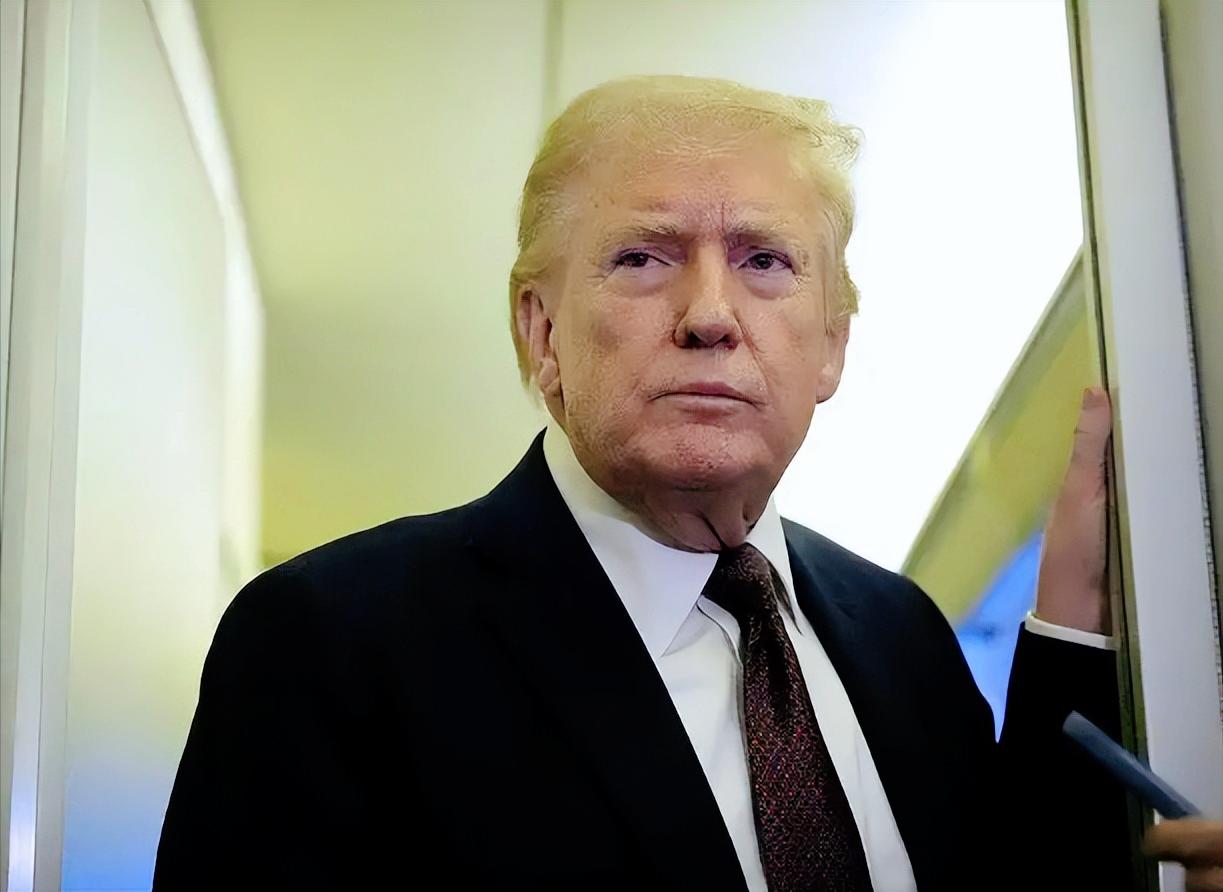 特朗普又放狂言了！就在他坐着“空军一号”飞华盛顿的路上，对着记者直接开喷，说古巴