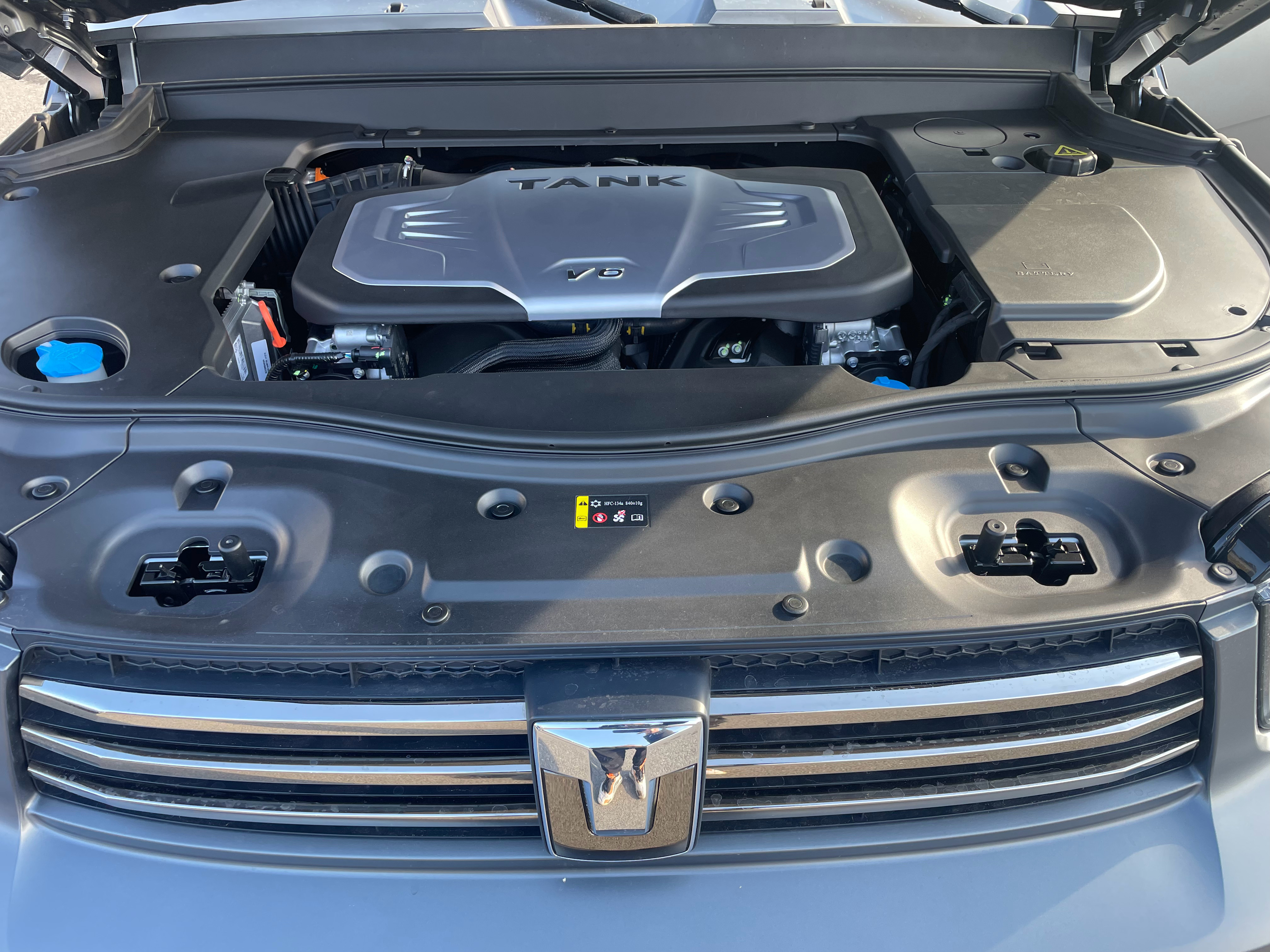 坦克700 Hi4-T真是一车硬尖货配置、V6电机、各种电控、12500磅绞盘、