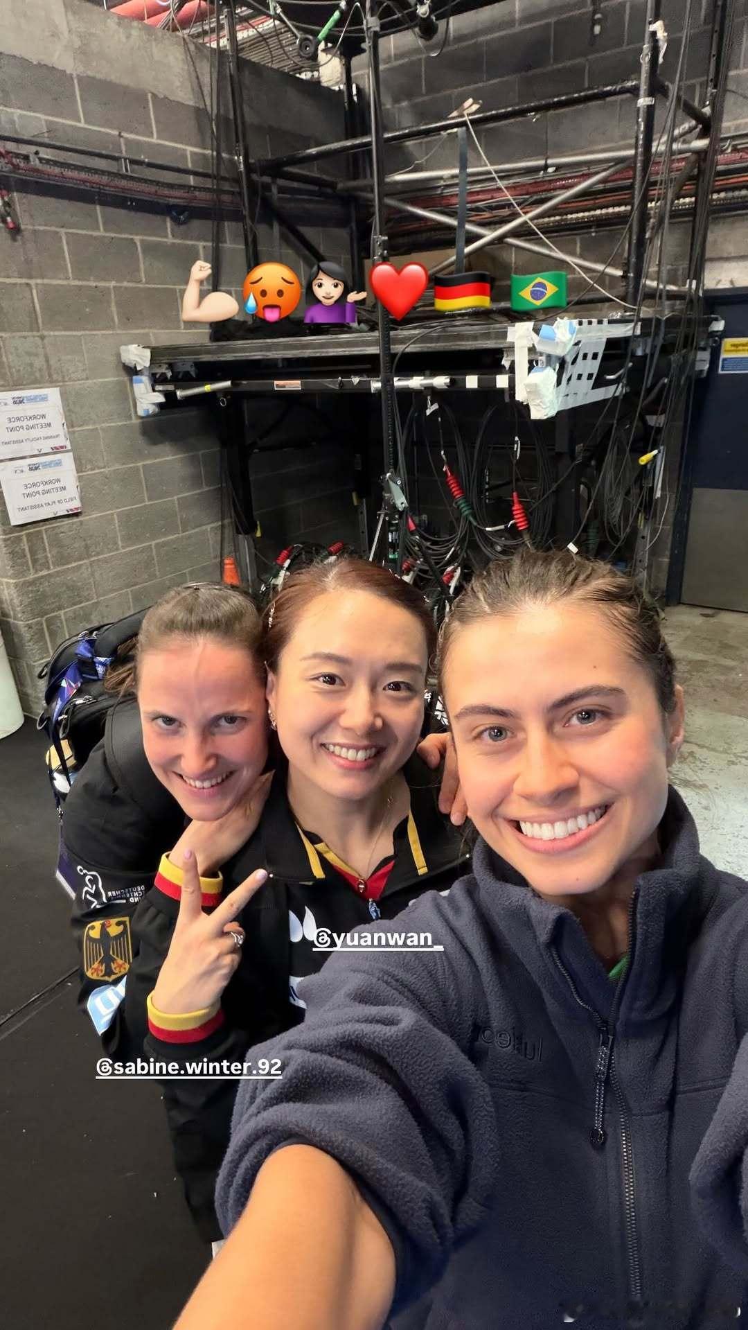 伦敦世乒赛团体赛 高桥·布鲁娜、沙宾·温特、万远合影🤳💪🏻🥵💁🏻♀️