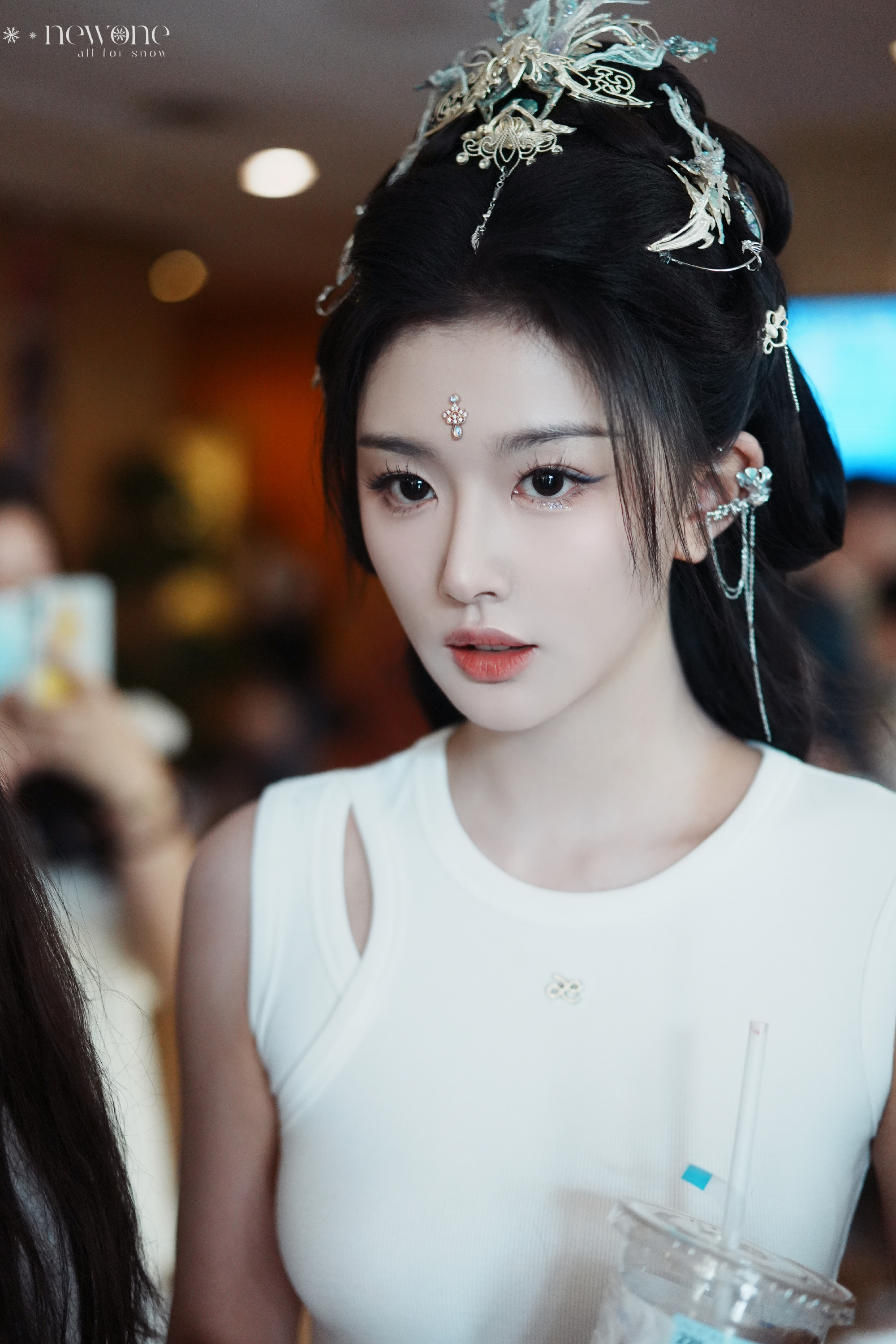#孔雪儿暗河传# 美神降临，被毒花狠狠击中心巴[相爱]，又一封神造型，谁懂转身抬