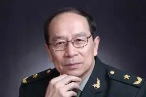 美国记者问金一南：“如果把中国2000亿的三峡大坝炸了，中国会怎么办？”金一南听