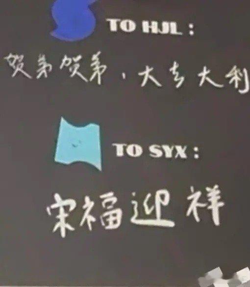 这次卡背很有意思 