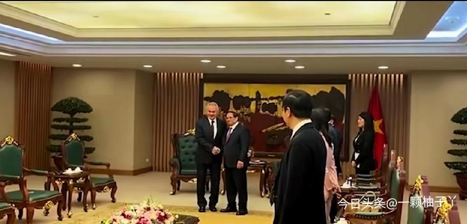 2025年12月的埃及防务展上，埃及国防与军工生产部长萨克尔上将直奔中国展区，活