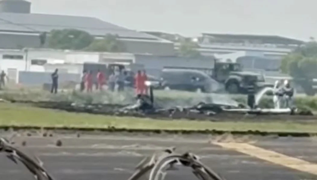 【#台军一美制教练机坠毁2飞行员死亡#】据台湾媒体6月2日报道，2日早上，台军一