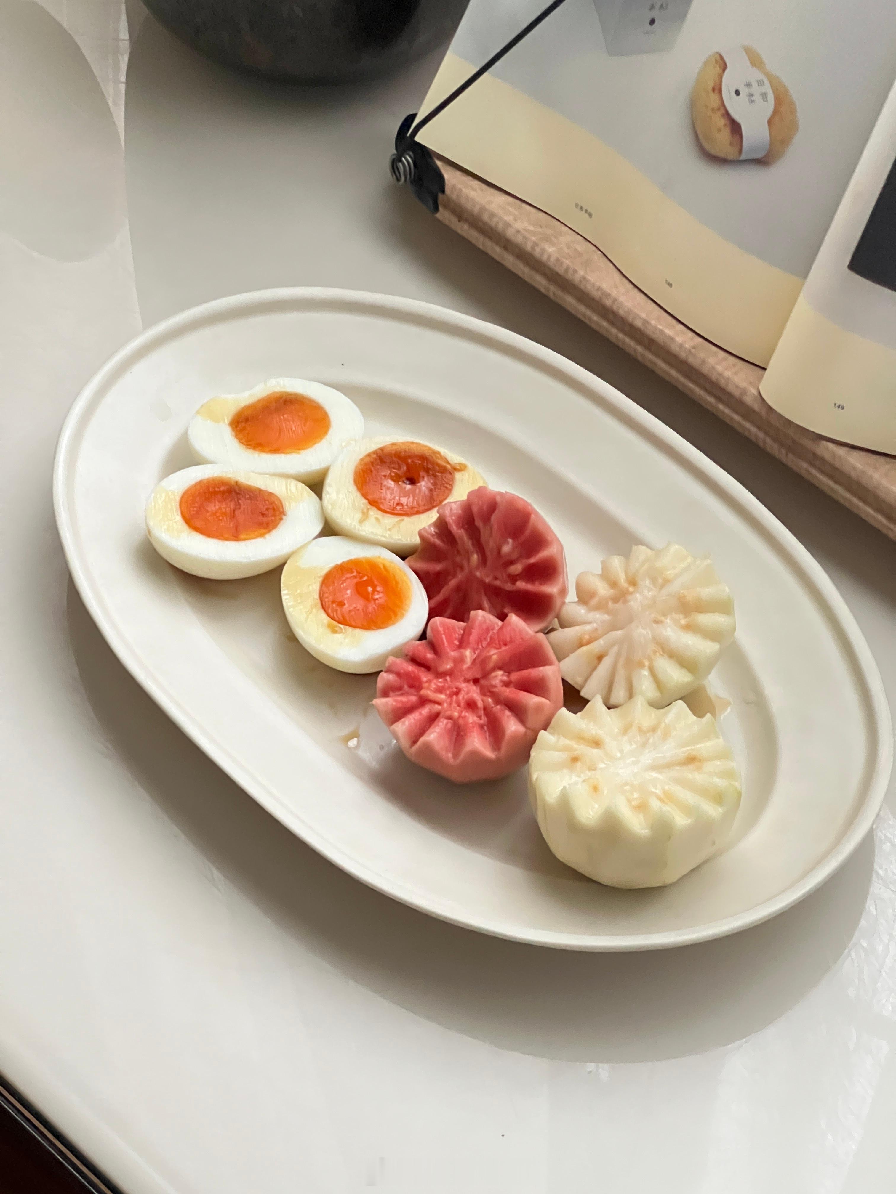 乡亲们群里发的路上即景一张宫崎骏，一张水墨画  ​​​